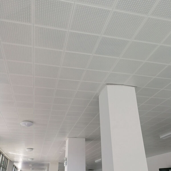 Indoor aluminum ceiling for walkways